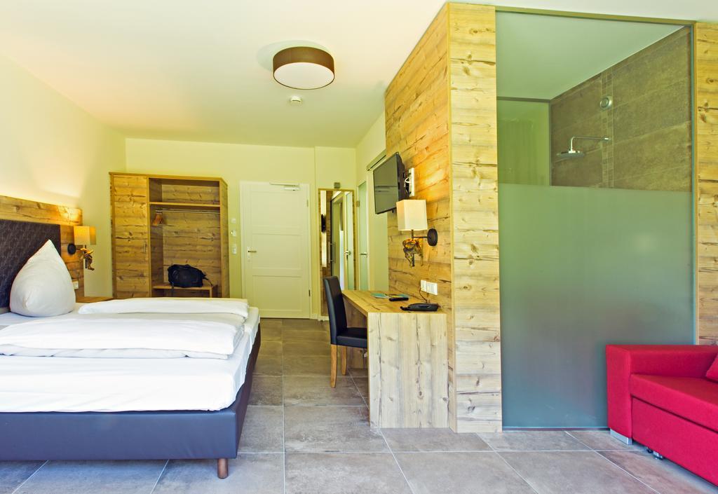 Landhotel Weihermuehle Thaleischweiler-Froschen الغرفة الصورة